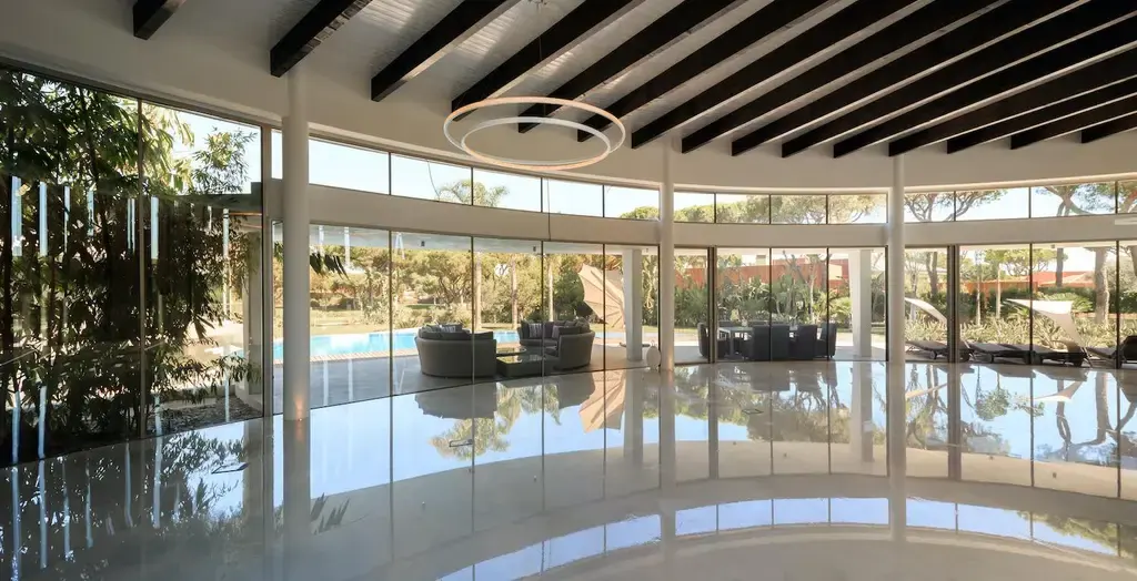 Pinhal Velho House by Vasco Vieira Arquitectos Sculptural Modernism Meets Solar Geometry in Vilamoura Portugal 1 1