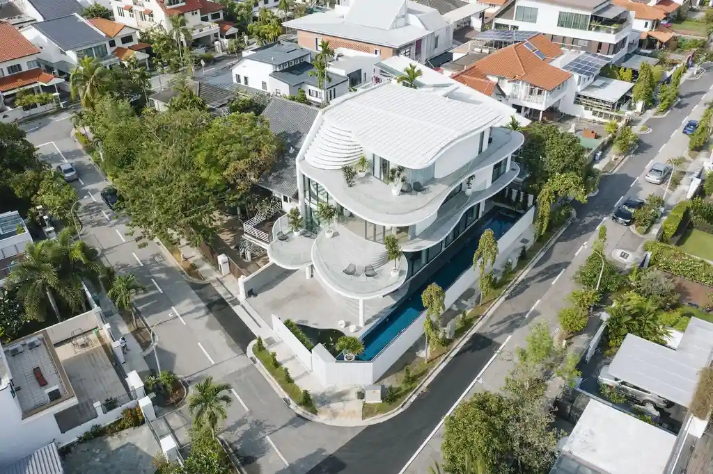 Stiletto House by EHKA Studio A Masterpiece of Fluidity and Architectural Elegance 1