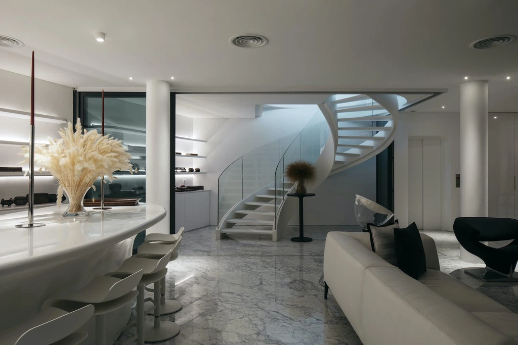 Stiletto House by EHKA Studio A Masterpiece of Fluidity and Architectural Elegance 10