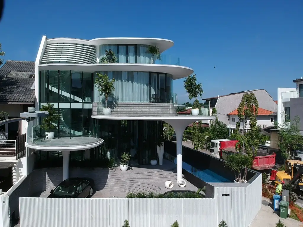 Stiletto House by EHKA Studio, A Masterpiece of Fluidity and Architectural Elegance