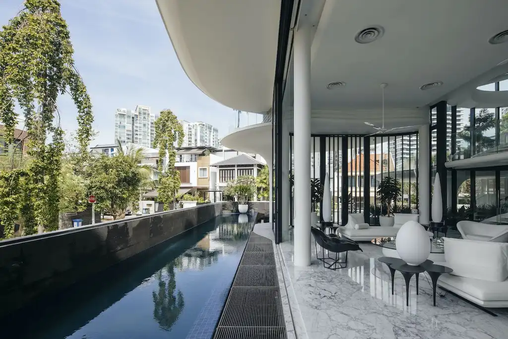 Stiletto House by EHKA Studio, A Masterpiece of Fluidity and Architectural Elegance