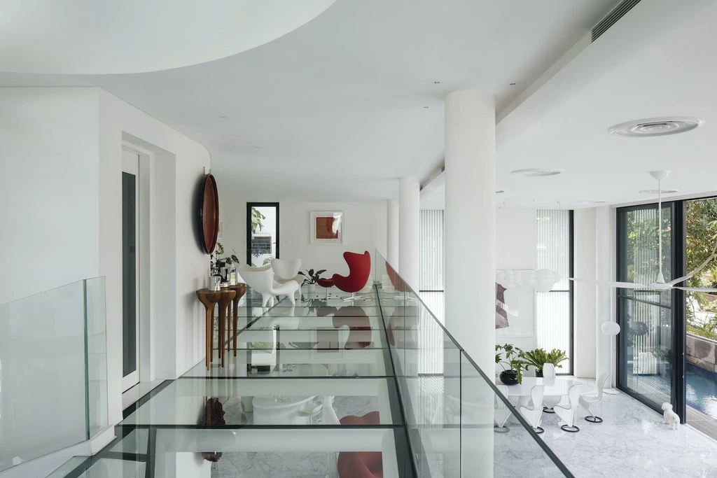 Stiletto House by EHKA Studio A Masterpiece of Fluidity and Architectural Elegance 9