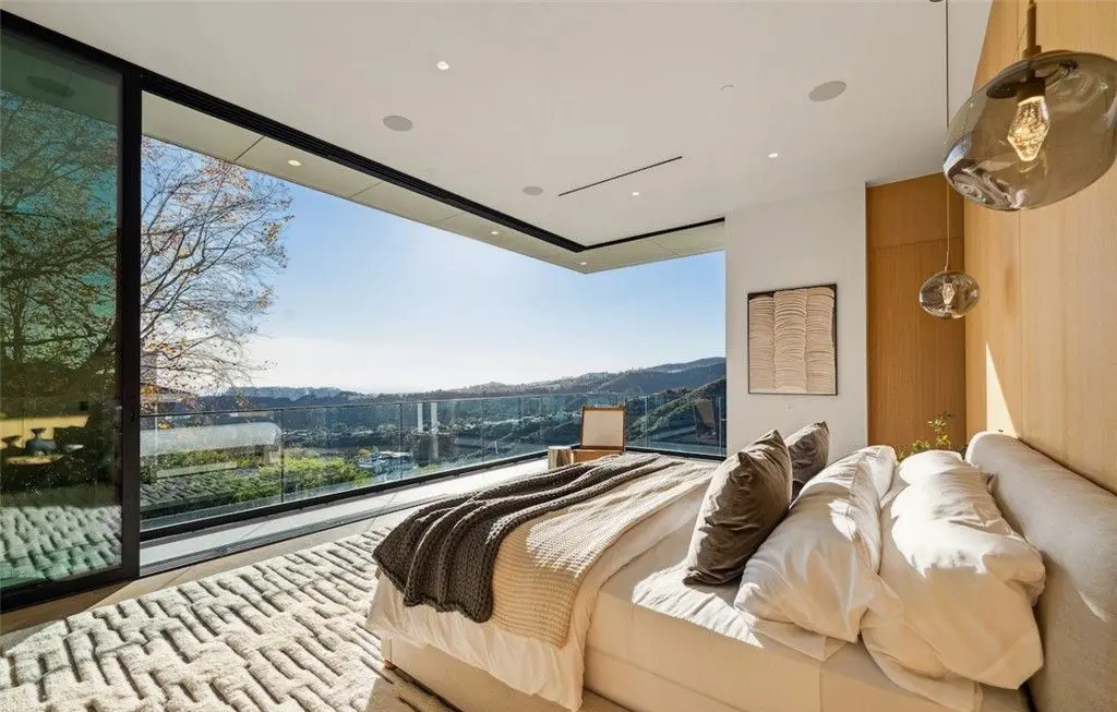 1149 Linda Flora Dr A Stunning Blend of Modern European Craftsmanship and Nature in Bel Air for 16995000 12