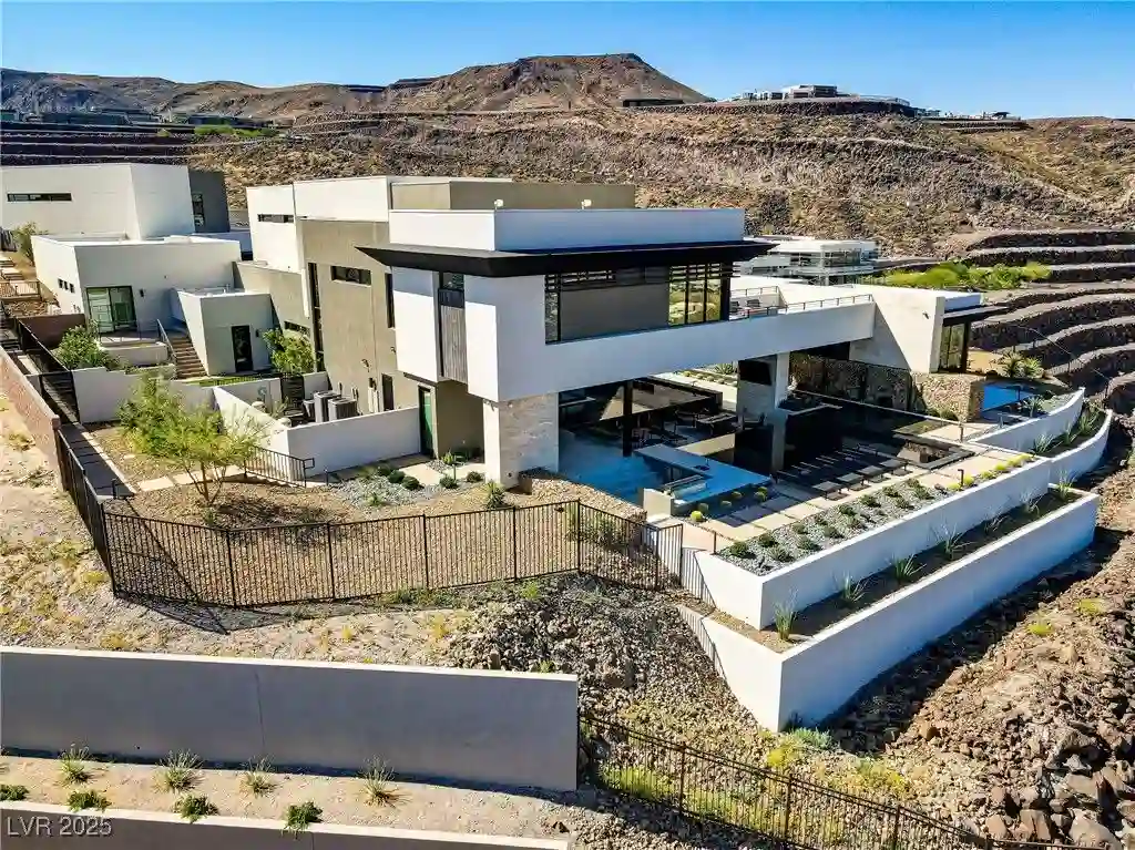 1550 Dragon Crest Ave Offers Elevated Desert Luxury and Strip Views for 17 Million 4