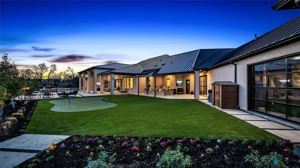 2005 Honey Ln Experience Sophisticated Living in Texas with Exclusive Amenities for 6.5 Million 11