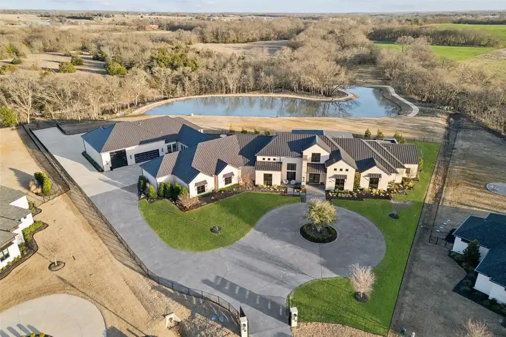 2005 Honey Ln Experience Sophisticated Living in Texas with Exclusive Amenities for 6.5 Million 3