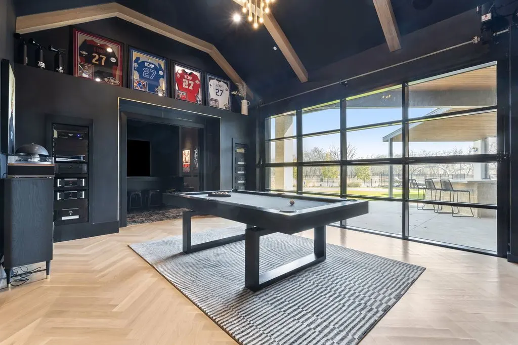 2005 Honey Ln Experience Sophisticated Living in Texas with Exclusive Amenities for 6.5 Million 9