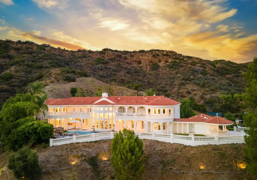25665 Mulholland Hwy A Stunning Mediterranean Modern Retreat Hits the Market for 12 1