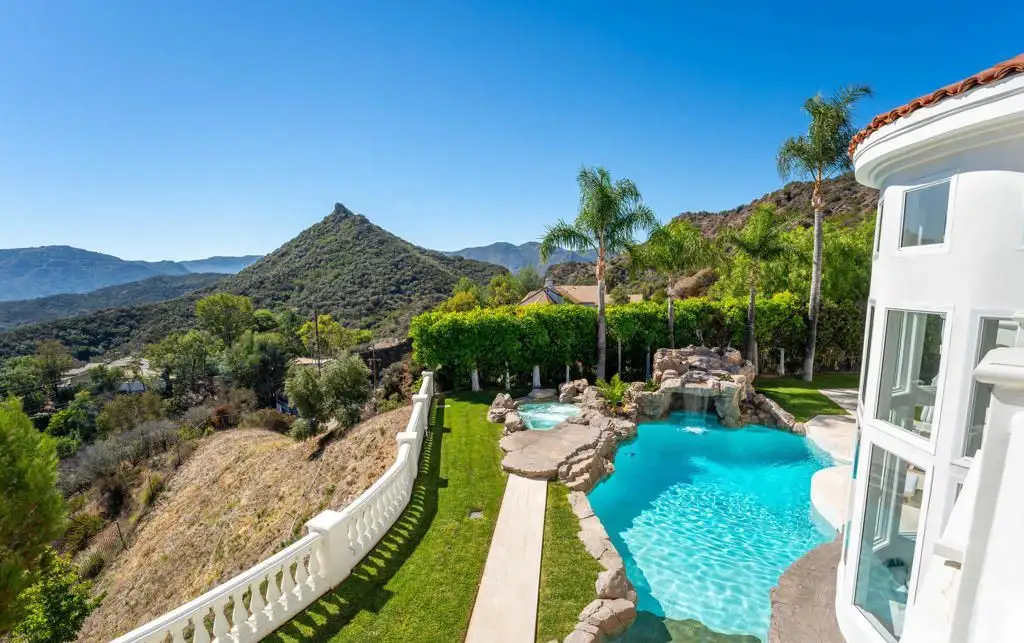 25665 Mulholland Hwy A Stunning Mediterranean Modern Retreat Hits the Market for 12 12