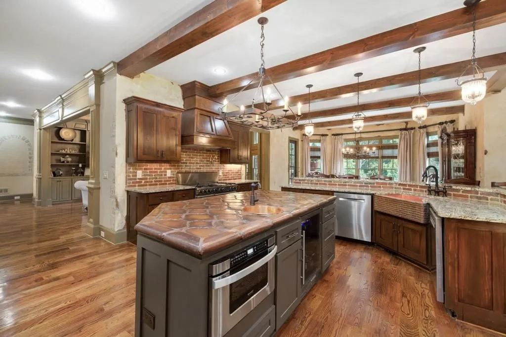 2740 Drayton Hall Dr Presents a Stunning 2 Million Estate in Bufords Gated Luxury 3