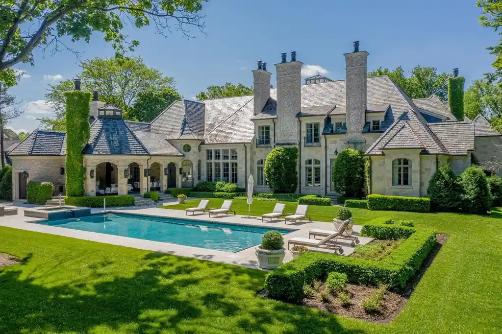 Elegance Redefined: A Fully Furnished Bespoke Estate in Hinsdale, Illinois
