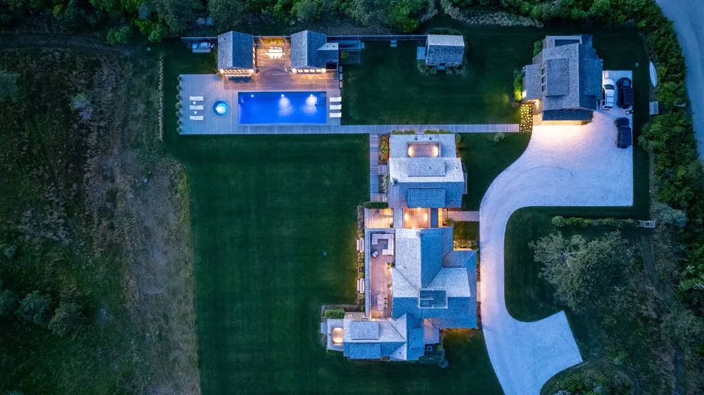 36 Warrens Landing Rd A Timeless Blend of Modern Luxury and Historical Charm for 21 Million 2