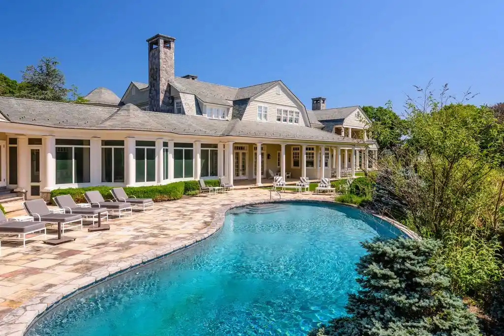 38 Mathews Rd Stuns as a 67.5M Coastal Masterpiece in the Heart of Wainscott New York 4