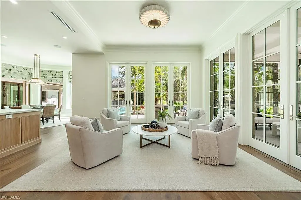 Stunning Luxury Residences With Pool And Golf Course Views image