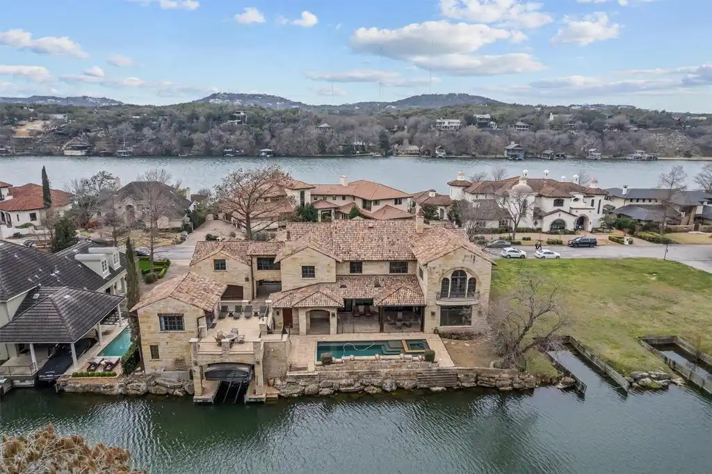 4407 Island Cv Texas Luxury Waterfront Retreat with Unmatched Water Views and Boating Adventures for 9.75 Million 12 result