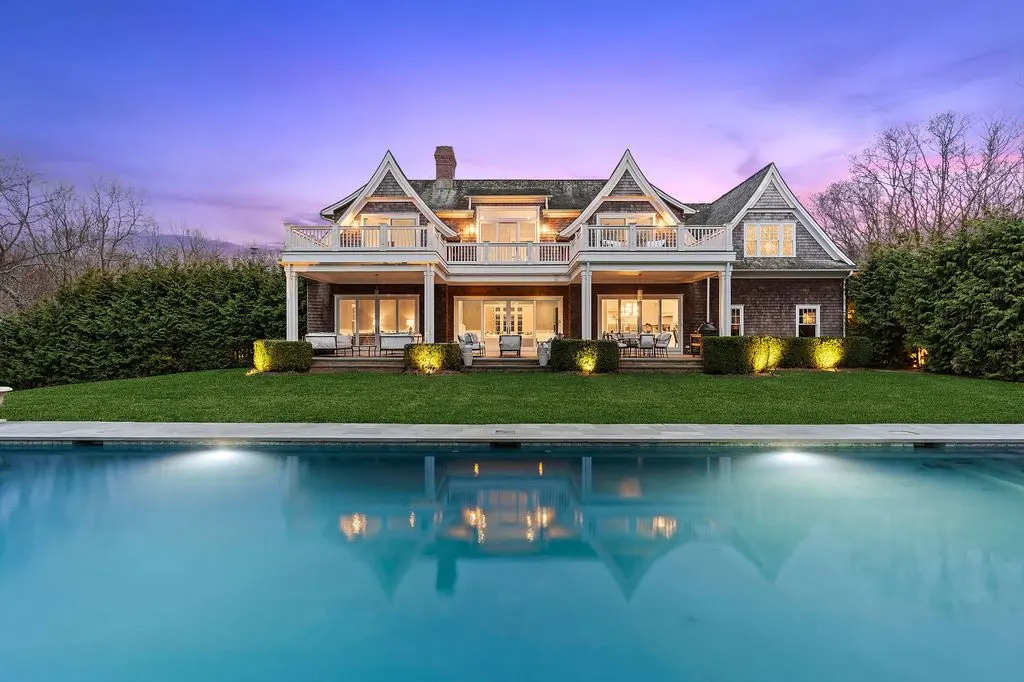 471 Middle Line Hwy Extraordinary Gabled Estate on 6.5 Acres Offers the Ultimate Hamptons Retreat for 8175000 2