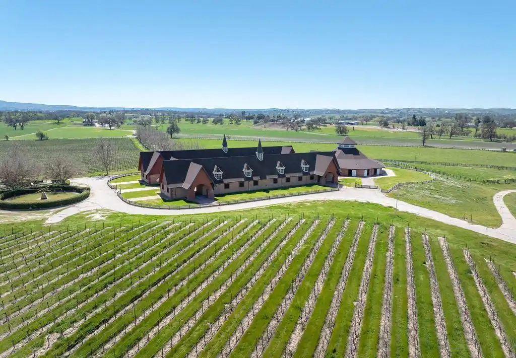 5010 Gate 4 Rd A Stunning California Estate for Sale at 33 Million 13