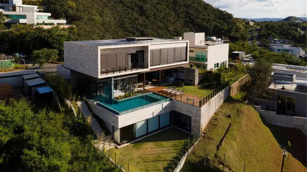 DR House by Leonardo Rotsen Arquitetura A Serene Mountain Retreat in Nova Lima 2