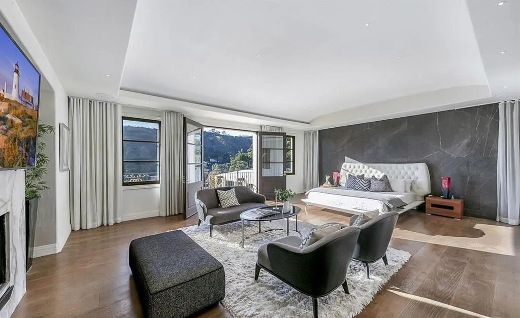 Exquisite 12.995M Villa at 2321 Castilian Dr Blends Timeless Design and Investment Power 7