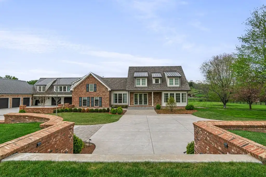 Extraordinary Home at 4535 Peytonsville Rd Tennessee Designed by Pfeffer Torode and Jason Arnold for 6997000 15