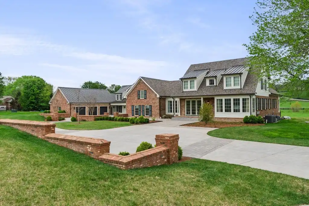 Extraordinary Home at 4535 Peytonsville Rd Tennessee Designed by Pfeffer Torode and Jason Arnold for 6997000 2