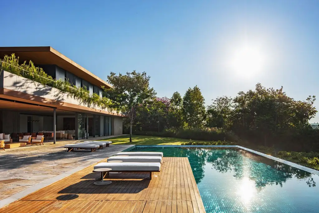 Floreira House by Matheus Farah + Manoel Maia, A Verdant Minimalist Haven in Porto Feliz