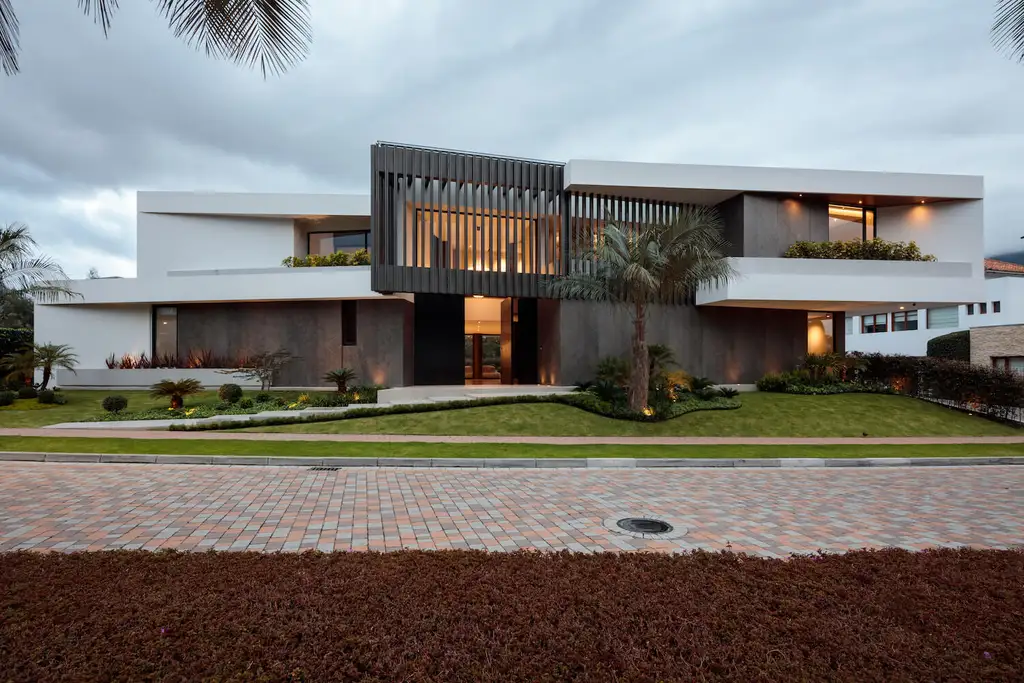 + House by Najas Arquitectos Blends Light, Geometry, and Nature in Cumbayá, Ecuado