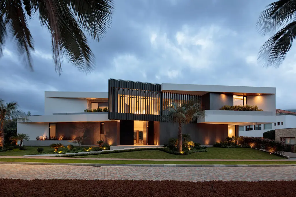 + House by Najas Arquitectos Blends Light, Geometry, and Nature in Cumbayá, Ecuado