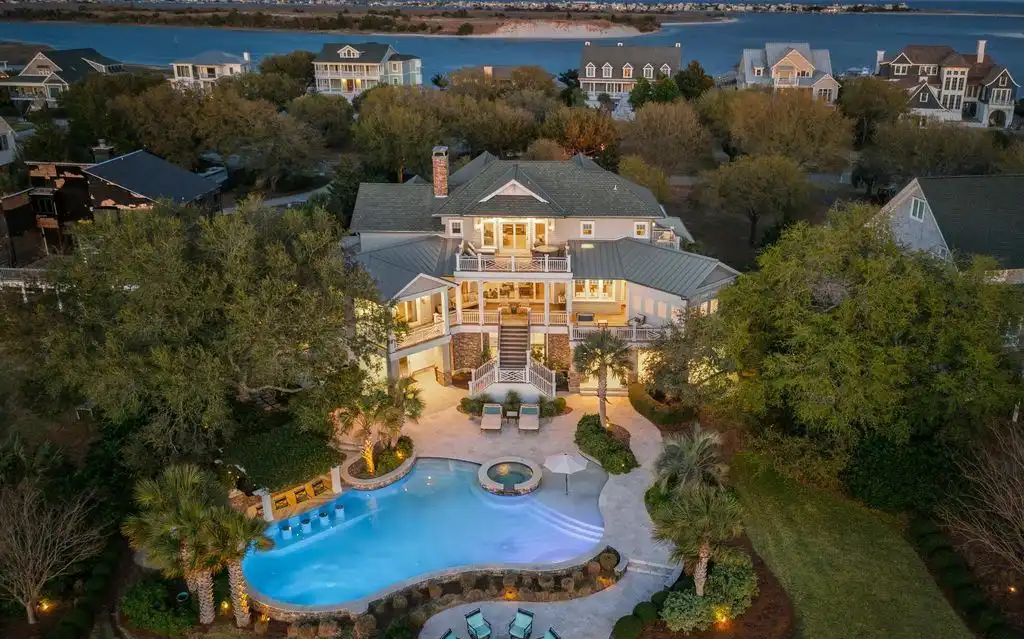 Luxury Awaits at 824 Inlet View Drive 8.5M Estate with Private Dock and Stunning Water Views 3