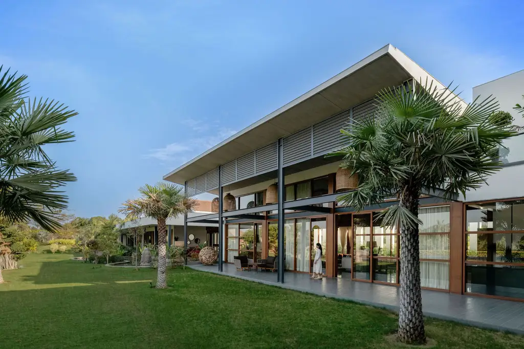 Nirmay Villa by The Grid Architects Reconnects Architecture with Nature in Ahmedabad 9