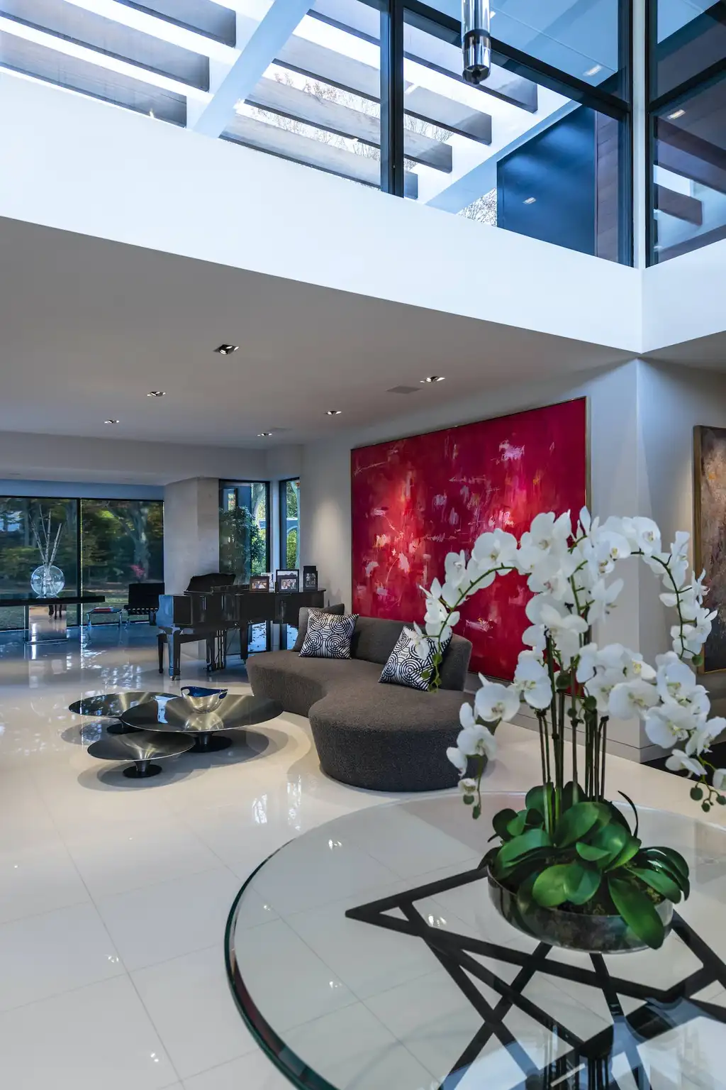 Old Westbury Residence by Mojo Stumer Associates, A Modern Architectural Marvel in Long Island