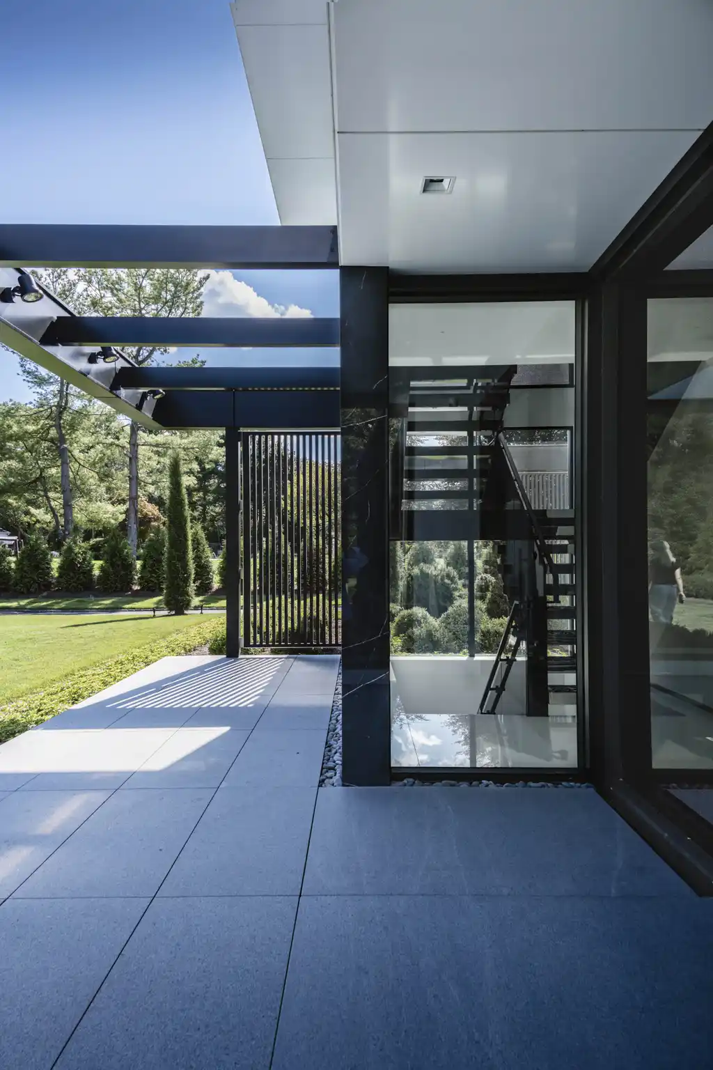 Quail Run House by Mojo Stumer Associates, A Minimalist Marvel Where Nature Intertwines with Modern Geometry