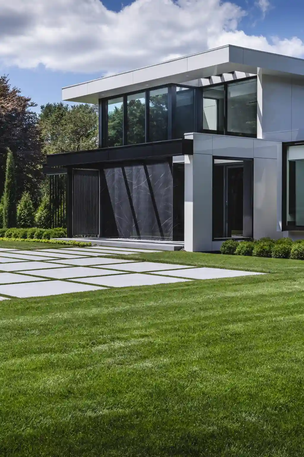 Quail Run House by Mojo Stumer Associates, A Minimalist Marvel Where Nature Intertwines with Modern Geometry