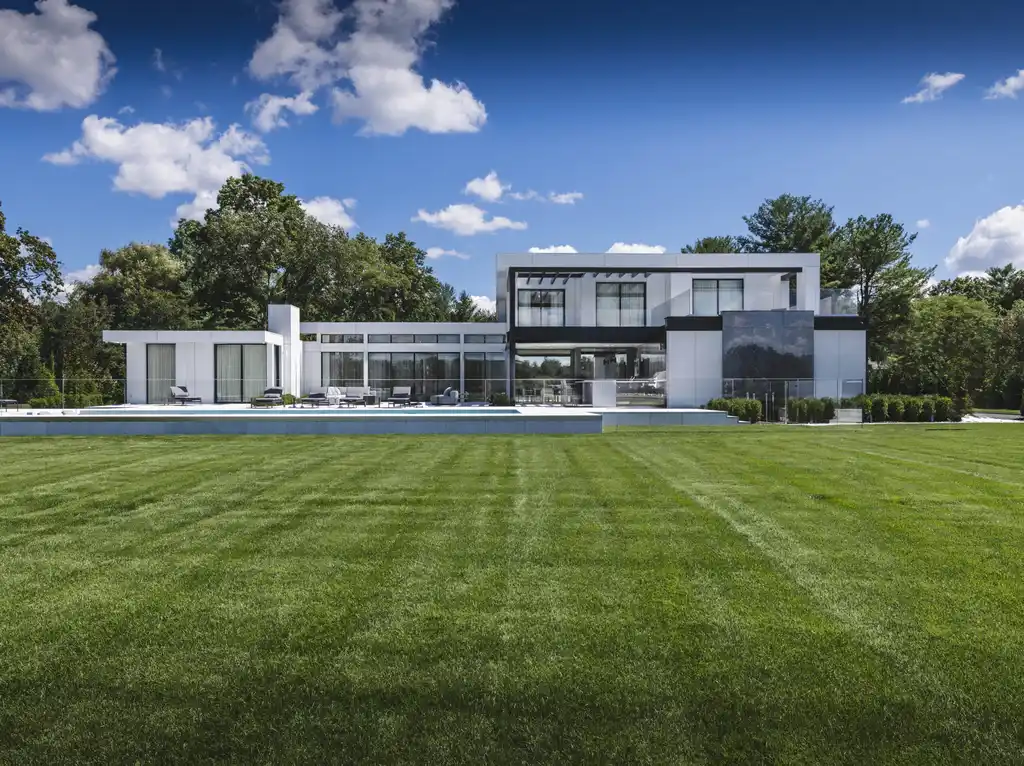 Quail Run House by Mojo Stumer Associates, A Minimalist Marvel Where Nature Intertwines with Modern Geometry