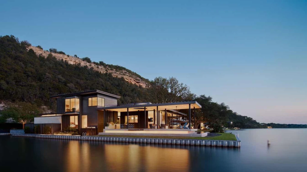 Red Oak Residence by LaRue Architects, A Harmonious Blend of Architecture and Nature on Lake Austin