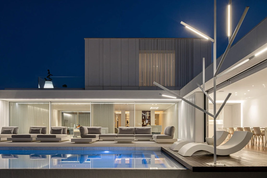 RiscoWhite by Risco Arquitectura A Minimalist Concrete Home in Barcelinhos Portugal 10
