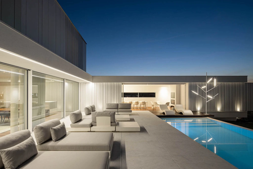 RiscoWhite House by Risco Singular Arquitectura Lda, A Minimalist Concrete Home in Barcelinhos, Portugal