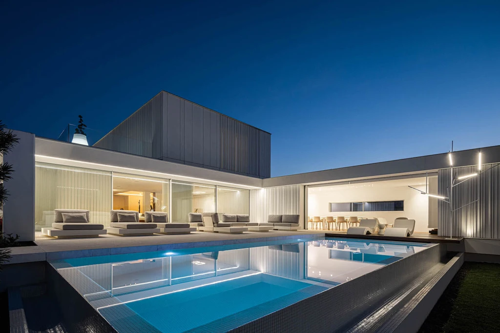 RiscoWhite by Risco Arquitectura A Minimalist Concrete Home in Barcelinhos Portugal 9