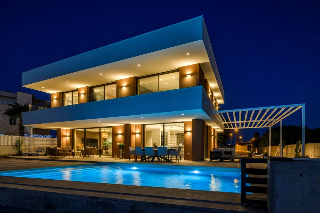 Villa by the water by Albasini & Berkhout Architecture SLP, Canal-Side Serenity in Murcia, Spain