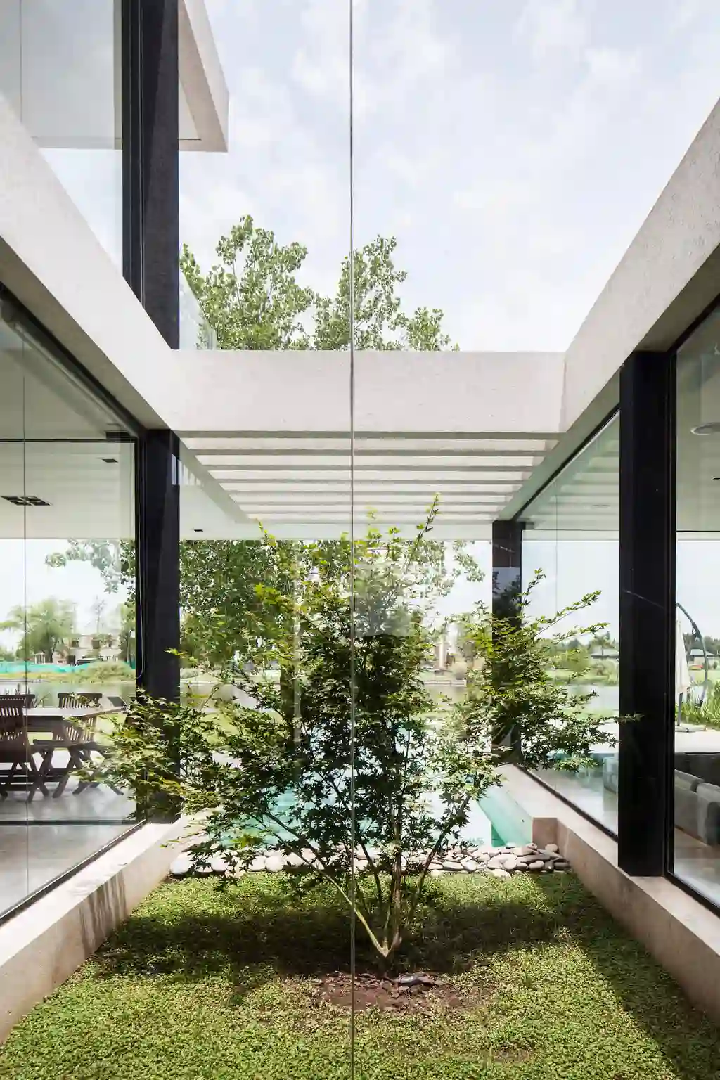 Barbarita House by OON Architecture, A Harmonious Fusion of Nature and Modernity in Buenos Aires