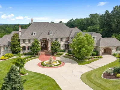 Elegance Overlooking the Fairway: A Lavish Golf Course Estate in Weldon Spring, MO