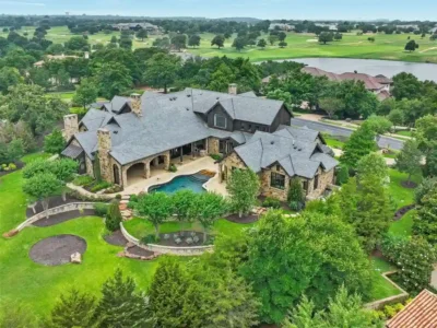 A Secluded Colorado-Inspired Estate in the Heart of Westlake Asks $6.75 Million 1 1117 Post Oak Pl A Stunning Colorado Inspired Estate in the Heart of Westlake Listed for 6.95 Million 1