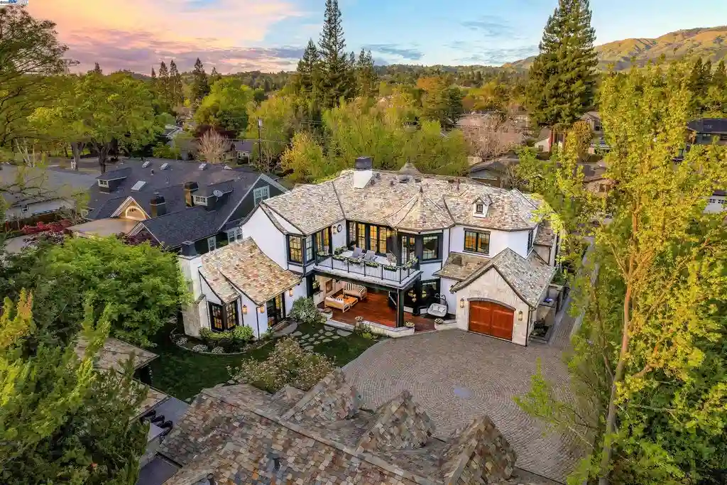 181 Sonora Ave Californias Finest Newly Completed Estate Redefining Luxury Living Priced at 8.9 Million 13