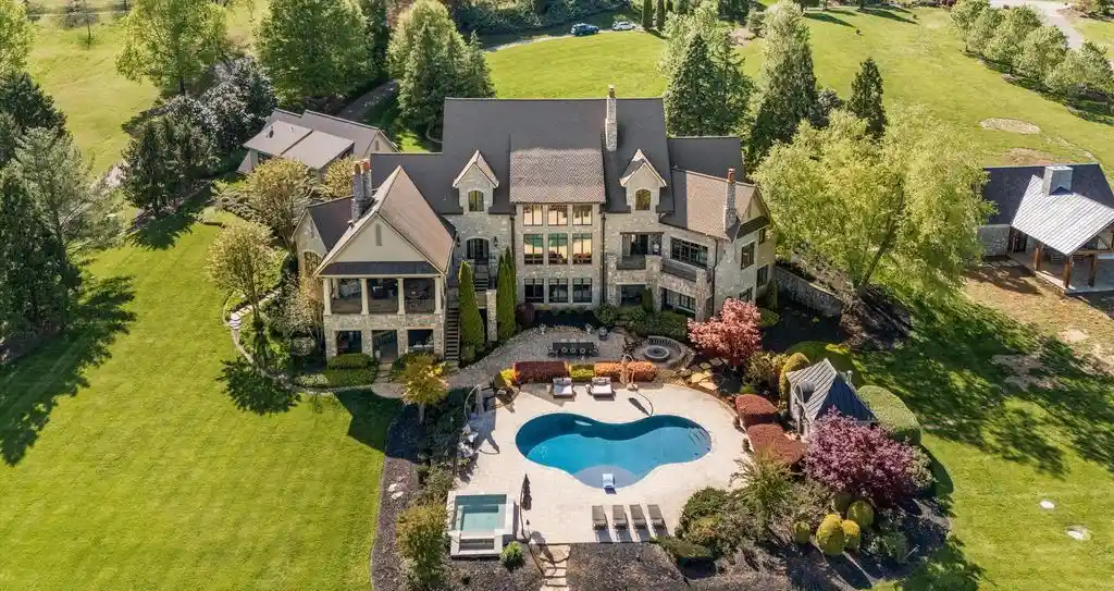 3847 River Vista Way Unveils a Spectacular 8.9 Million Waterfront Estate in Tennessees Most Coveted Community 15