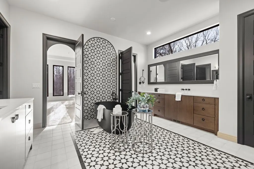 559 Barrington Park Showcases Stunning Moroccan Elegance in Bloomfield Hills Listed at 7.5 Million 9