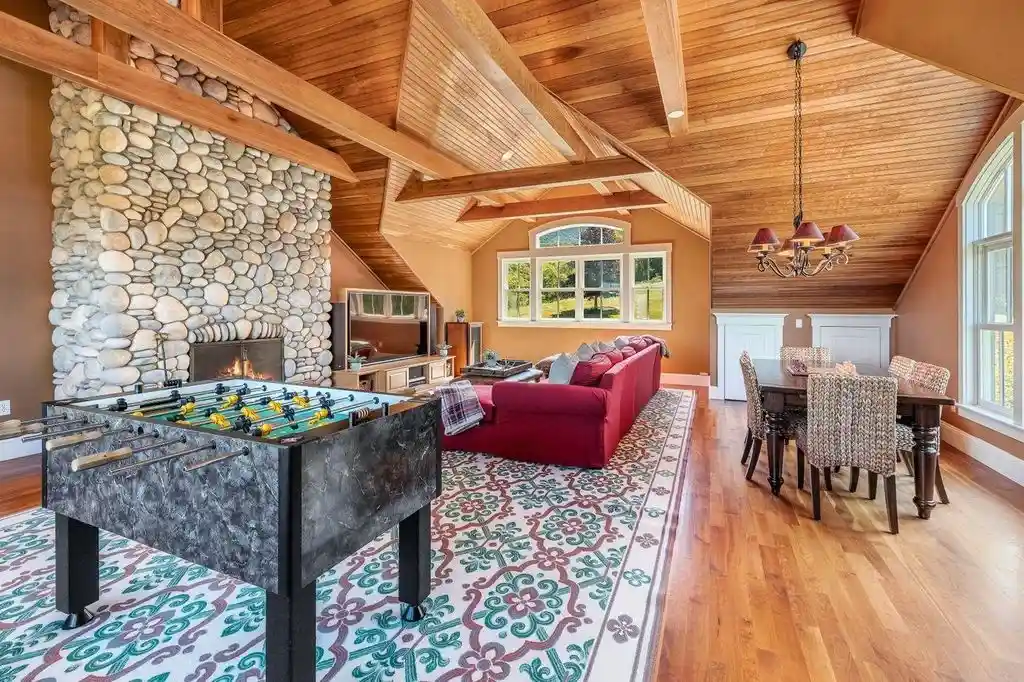 675 Putnam Forest Road A 4.975M Architectural Treasure Framed by Vermonts Green Mountains 10