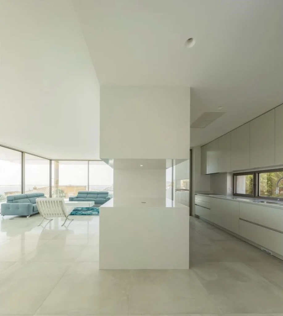 Casa 3P by Mario Martins Atelier Melds Geometry Light and Landscape on the Algarve Coast 1