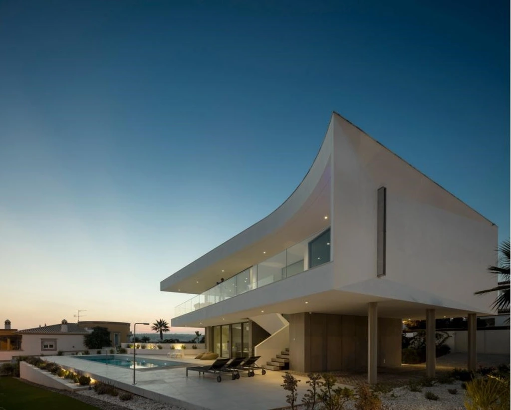 Casa 3P by Mario Martins Atelier Melds Geometry Light and Landscape on the Algarve Coast 10