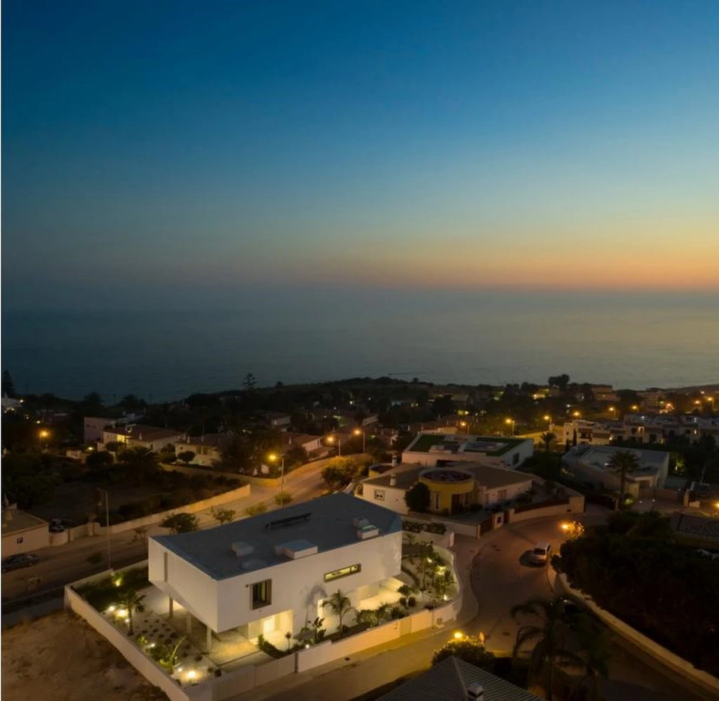 Casa 3P by Mário Martins Atelier Melds Geometry, Light, and Landscape on the Algarve Coast