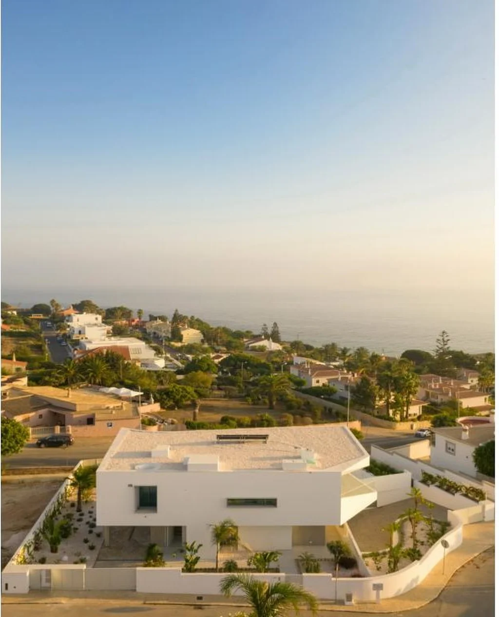 Casa 3P by Mário Martins Atelier Melds Geometry, Light, and Landscape on the Algarve Coast